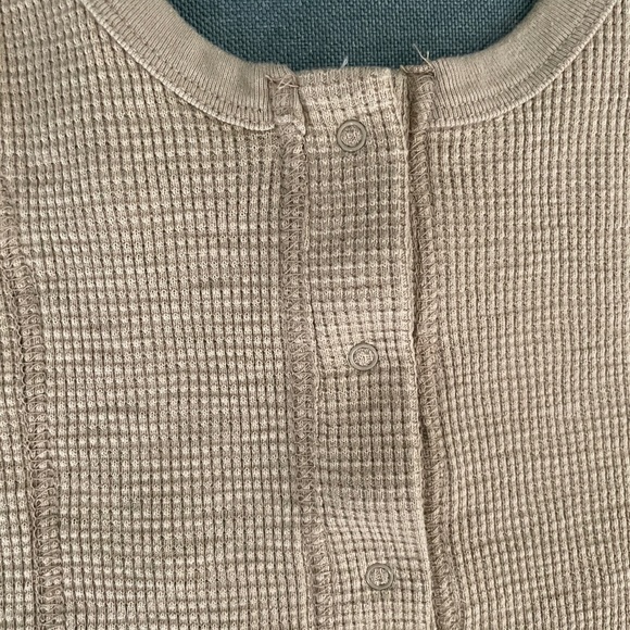 🌻5/$16🌻 Cropped waffle tank - Picture 3 of 5